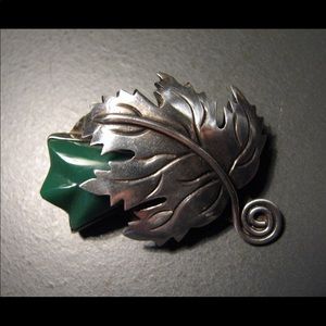 Vintage sterling MEXICAN green onyx tulip leaf brooch pin